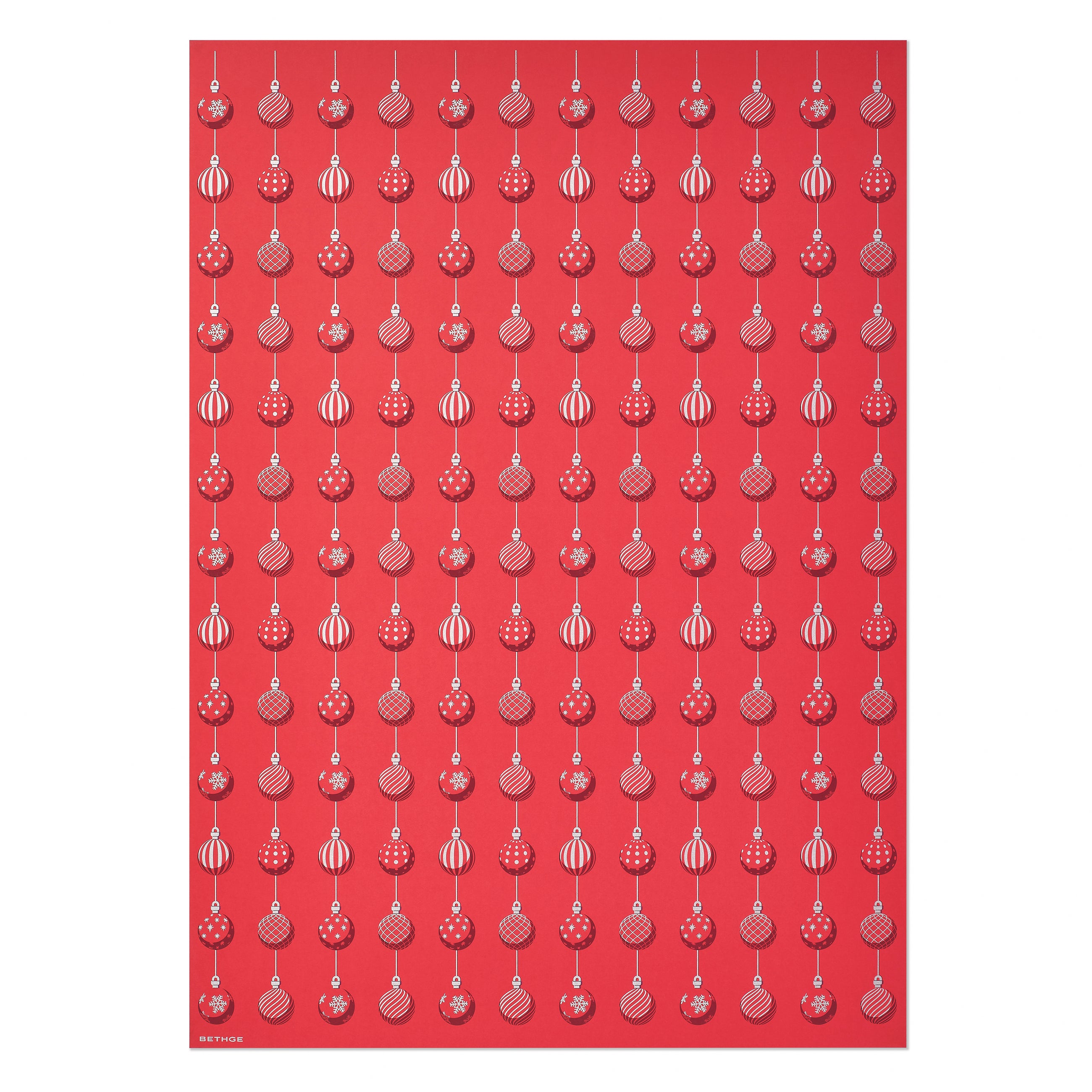 ChatGPT said:
A red wrapping paper patterned with rows of hanging Christmas ornaments in white and red, featuring various designs such as stripes, snowflakes, polka dots, and checkered patterns.