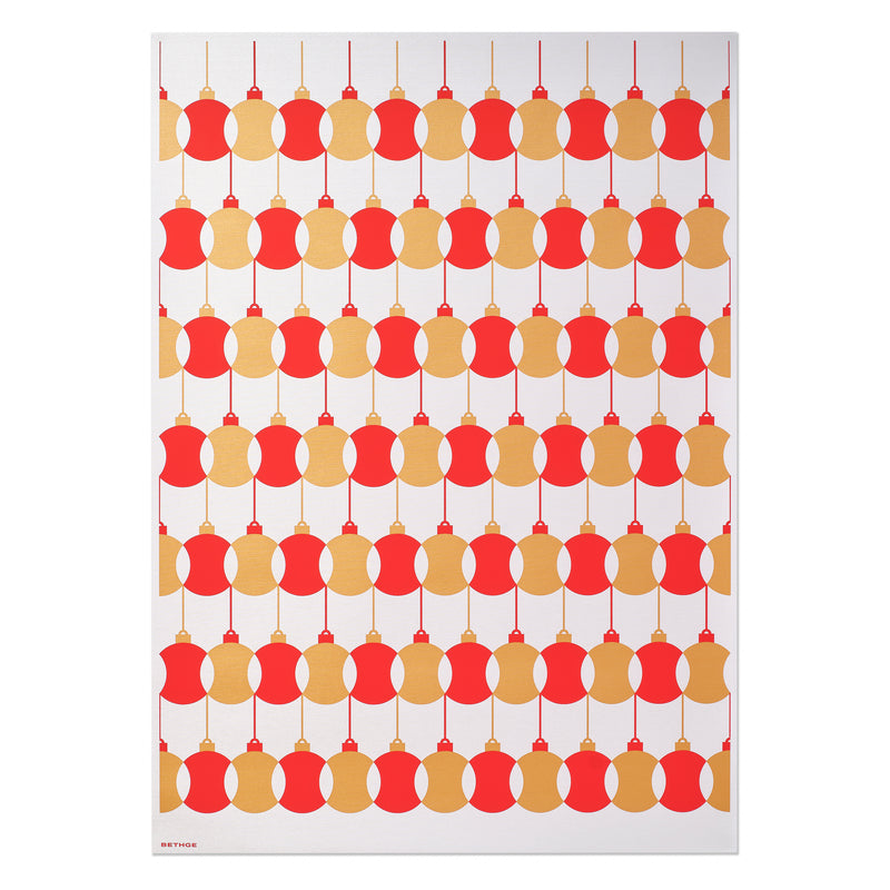 ChatGPT said:

A silver wrapping paper patterned with alternating rows of red and gold Christmas ornaments hanging from strings, creating a bold and festive design.